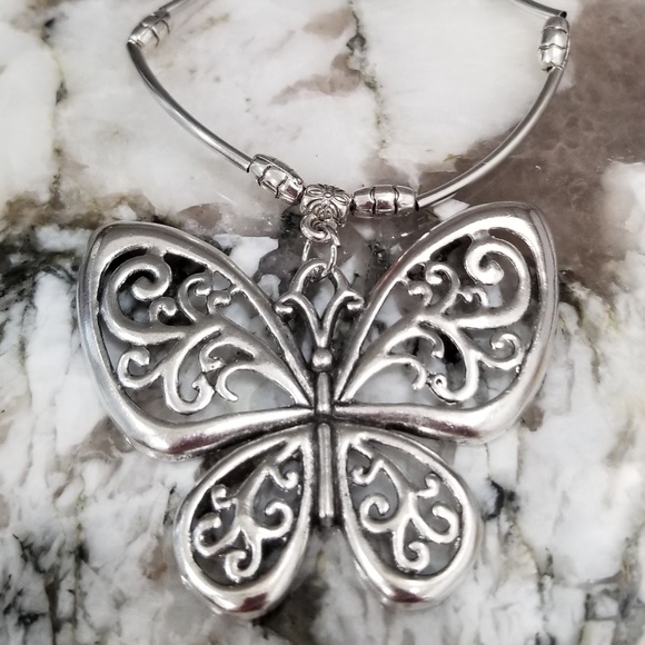 New butterfly necklace - Picture 1 of 2